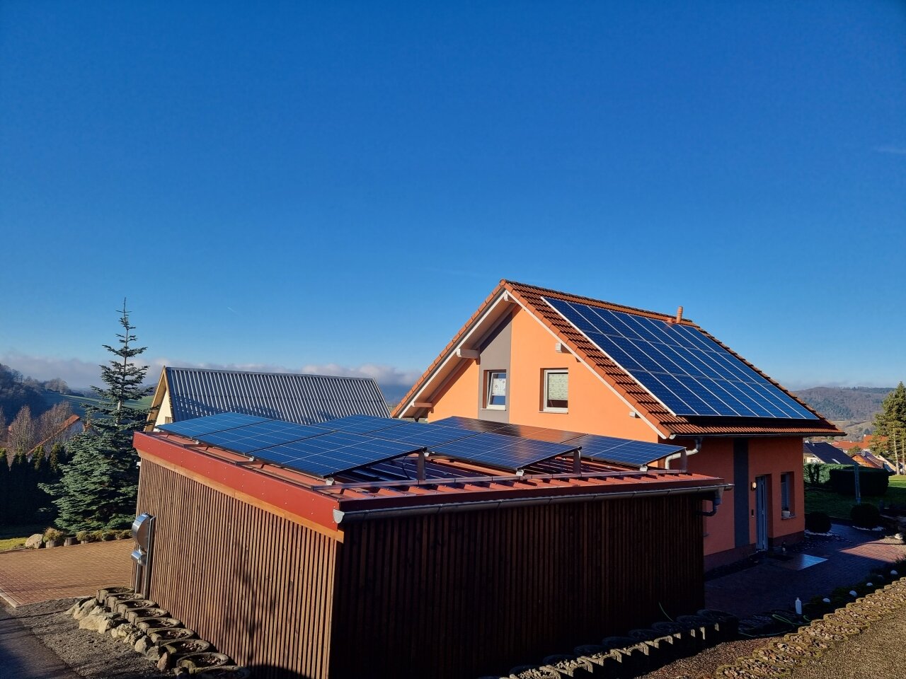 Carport, Haus und Photovoltaig